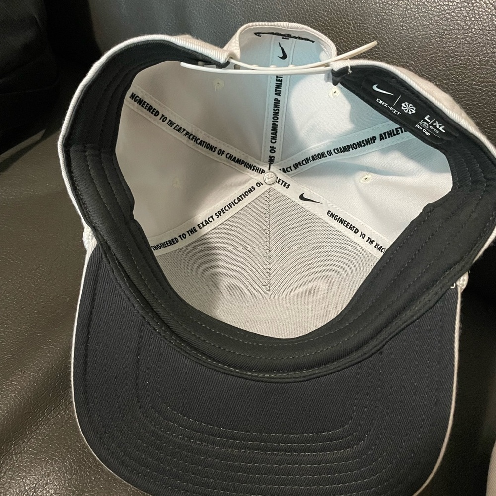 Nike White and Black Logo Cap - Picture 3 of 4